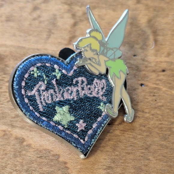 2004 Tinker Bell Denim Heart Pin - Picture 1 of 3